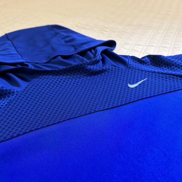 Women’s Nike Dri - Fit Hooded Running Shirt - Picture 4 of 6